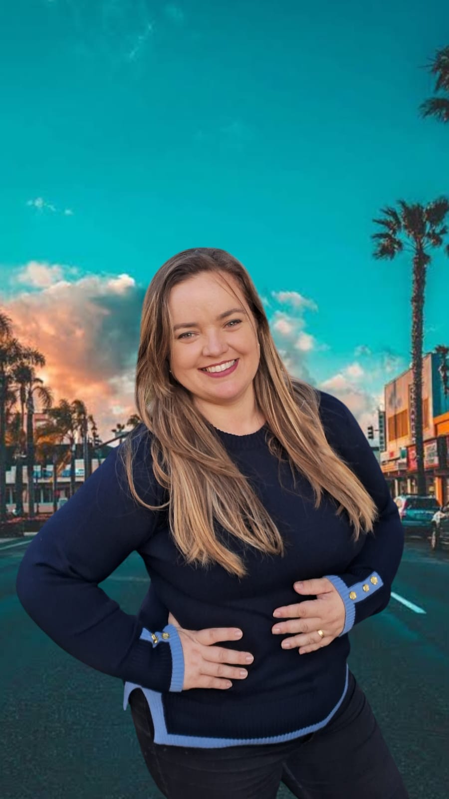 BLUSA COM APLICAÇÃO DE BOTÕES DOURADOS NA LATERAL E PUNHO