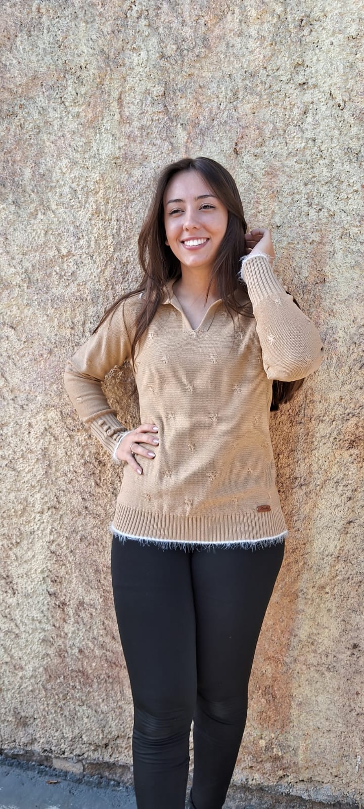 CAMISA COM PUNHO DE BOLINHAS E FIO DE PELINHO