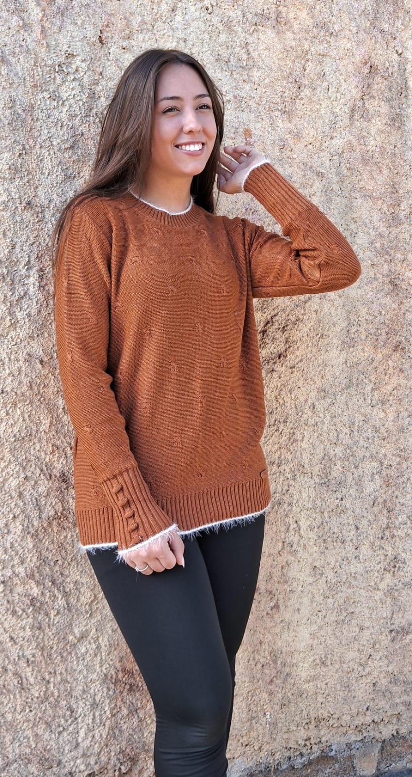 BLUSA COM PUNHO DE BOLINHAS E FIO DE PELINHO